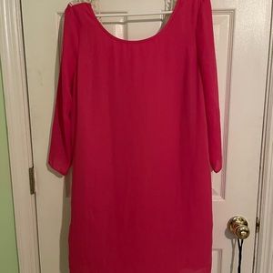 Half sleeve pink dress with design on the back